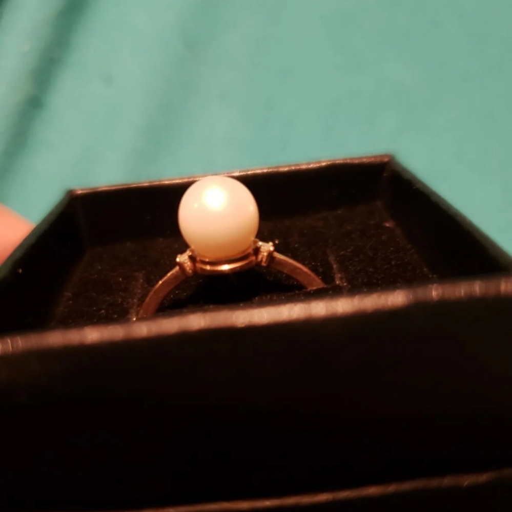 Size 7.5 14K rose gold pearl ring